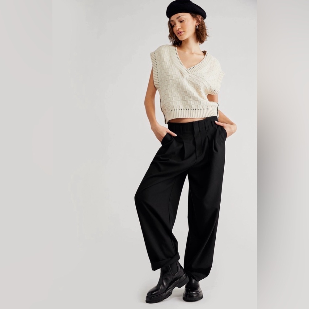 Free People Calla Pleated Trousers in Black
Size 2